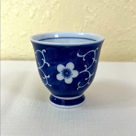 Elegant Blue Floral Tea Cup - Picture 1 of 7